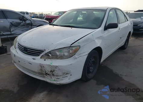 2005 Toyota Camry Le z USA, uszkodzony, nr VIN 4T1BE32K45U393779